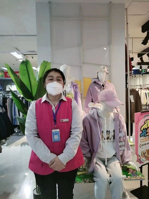 【新时代商厦宝龙店】企业文化践行者（16）为顾客解决实际问题