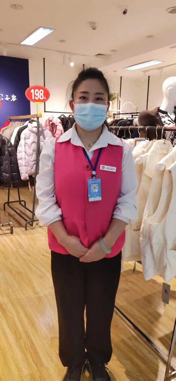 【新时代商厦宝龙店】企业文化践行者（4）为顾客解决实际问题