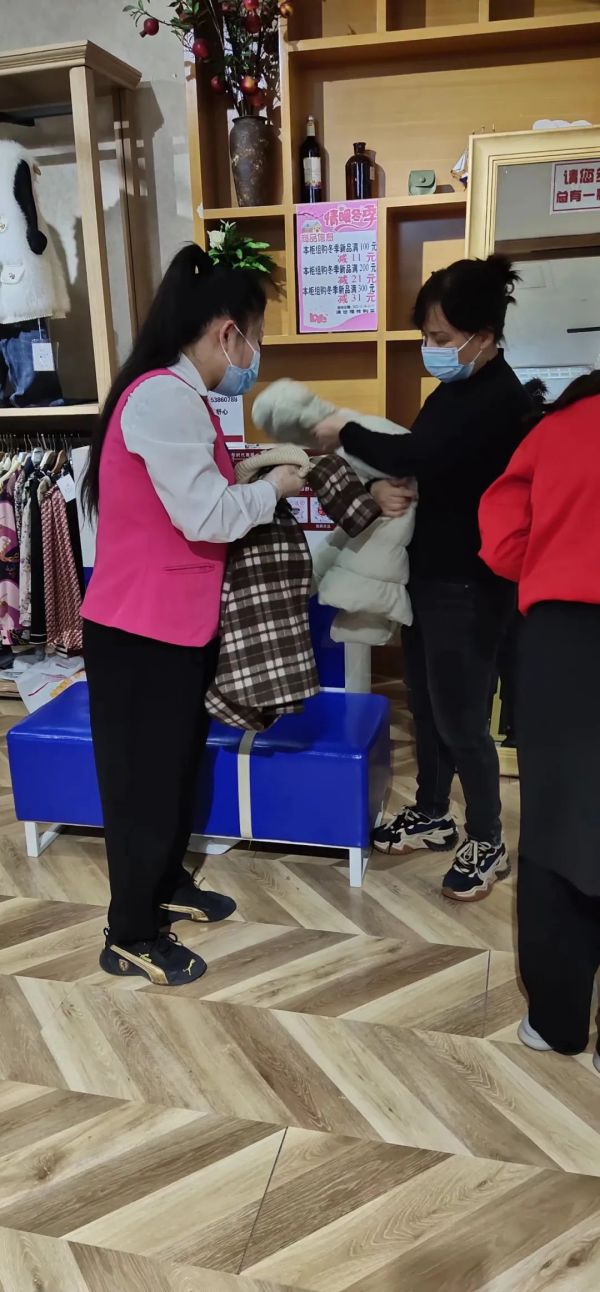 【新时代商厦宝龙店】企业文化践行者（4）为顾客解决实际问题