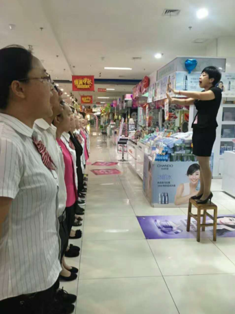 宝龙店举办前后勤店歌士气大比拼